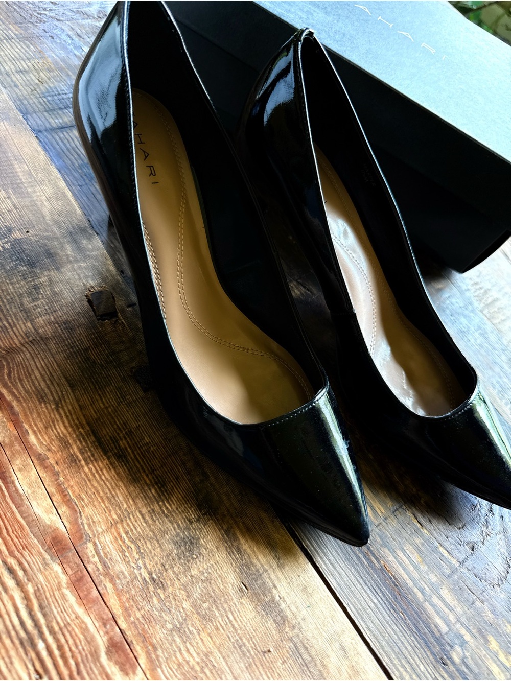 TAHARI black patent leather 2” heel shoes size 9